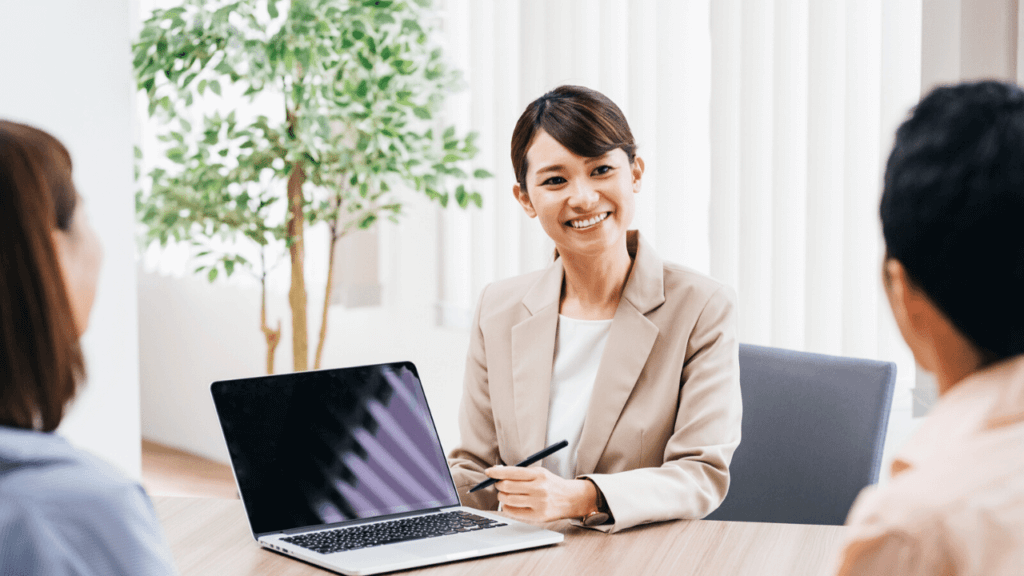 資産運用をプロに相談している夫婦