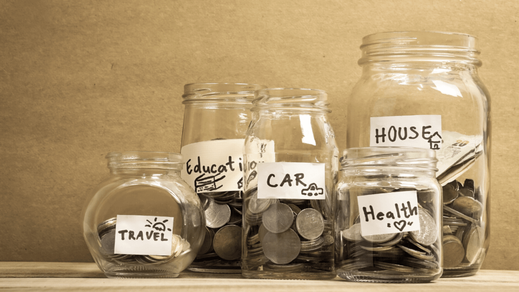 テーマごとに用意された貯金箱