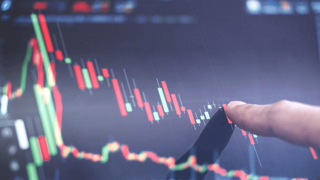 チャートを指差す画像