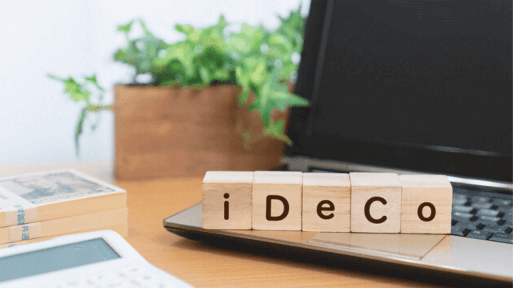 iDeCoのロゴブロックを並べている