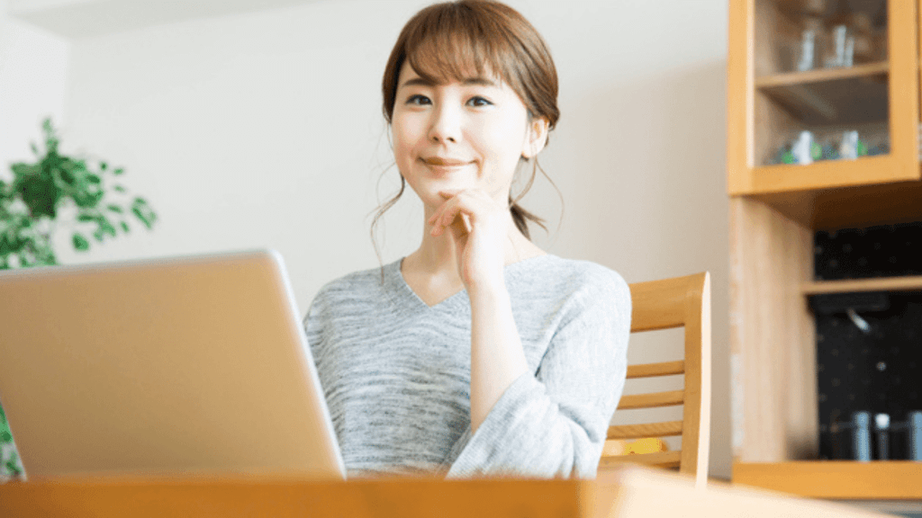 配当生活を補う副業をしている女性