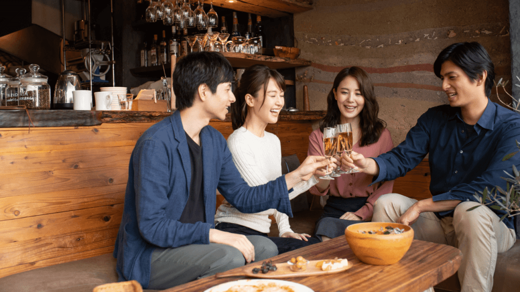 飲み会を楽しむ投資家たち